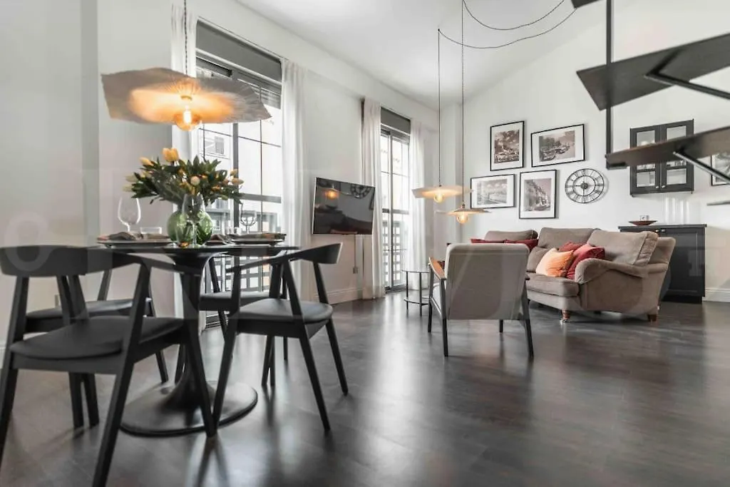 Bright Spacious Duplex With Terrace By Rems Malaga