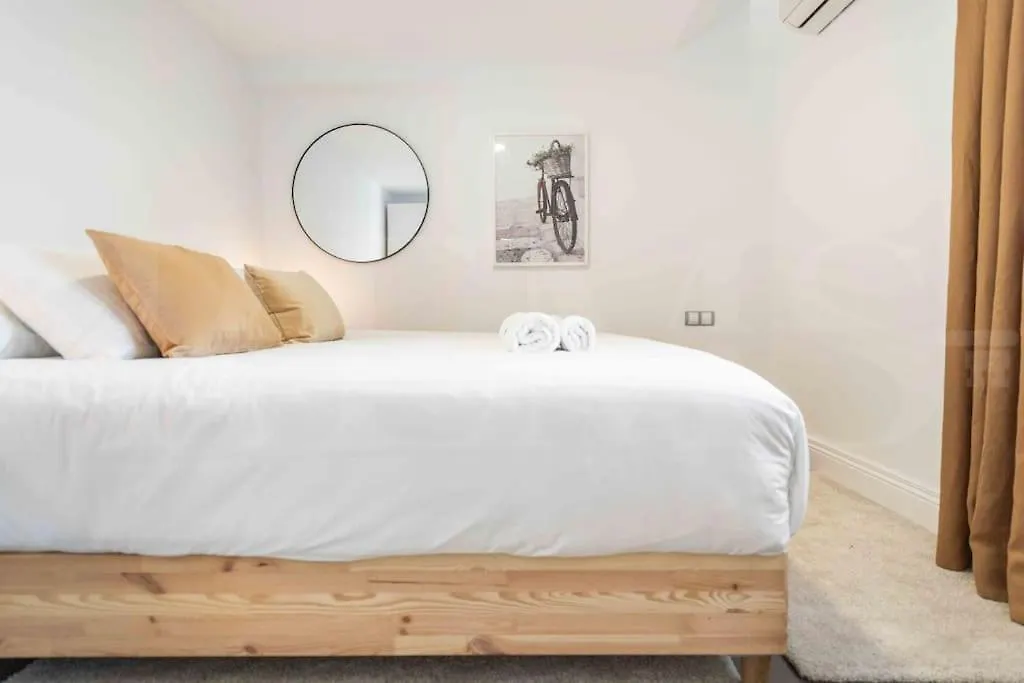 Bright Spacious Duplex With Terrace By Rems Malaga