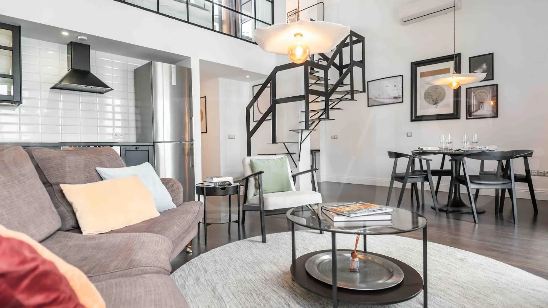 Bright Spacious Duplex With Terrace By Rems Malaga